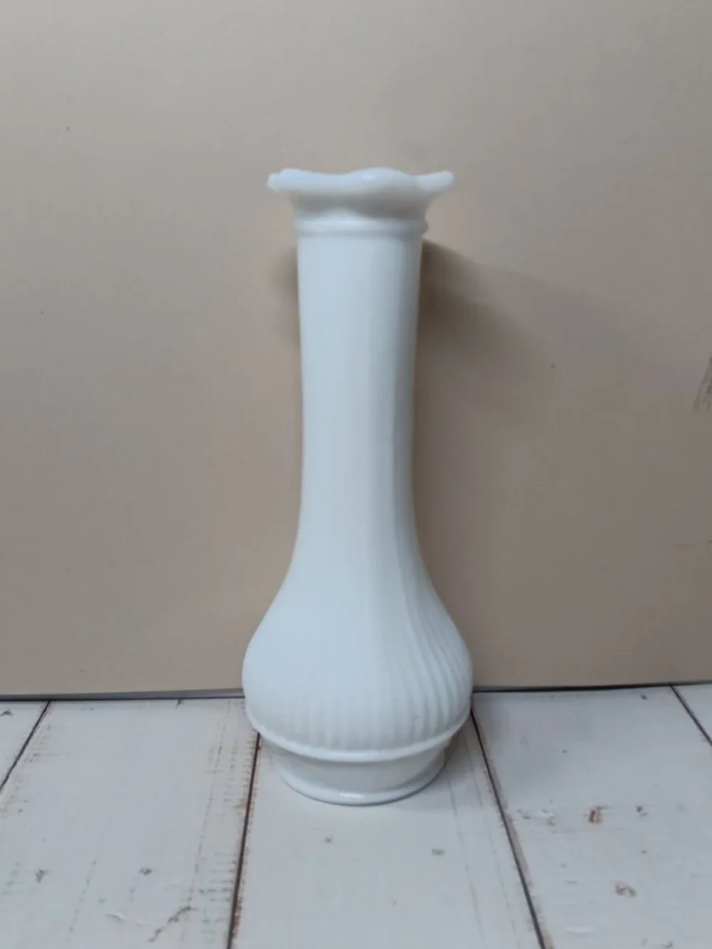 VTG Randall Milk Glass Bud Vase Vertical Ribbed Stripe Texture Scallop Top 6